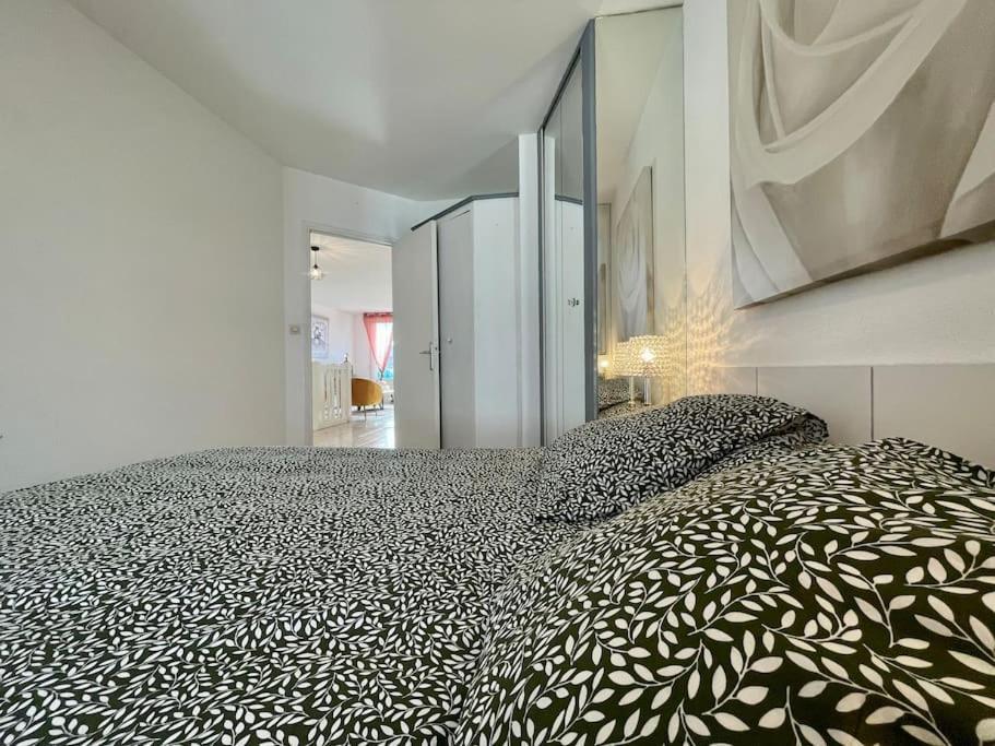 Duplex 70M2 - Vue Cite Medievale - Parking Gratuit カルカソンヌ エクステリア 写真